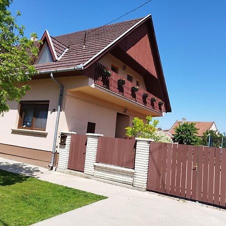 Luna Apartman Gyula Εξωτερικό φωτογραφία