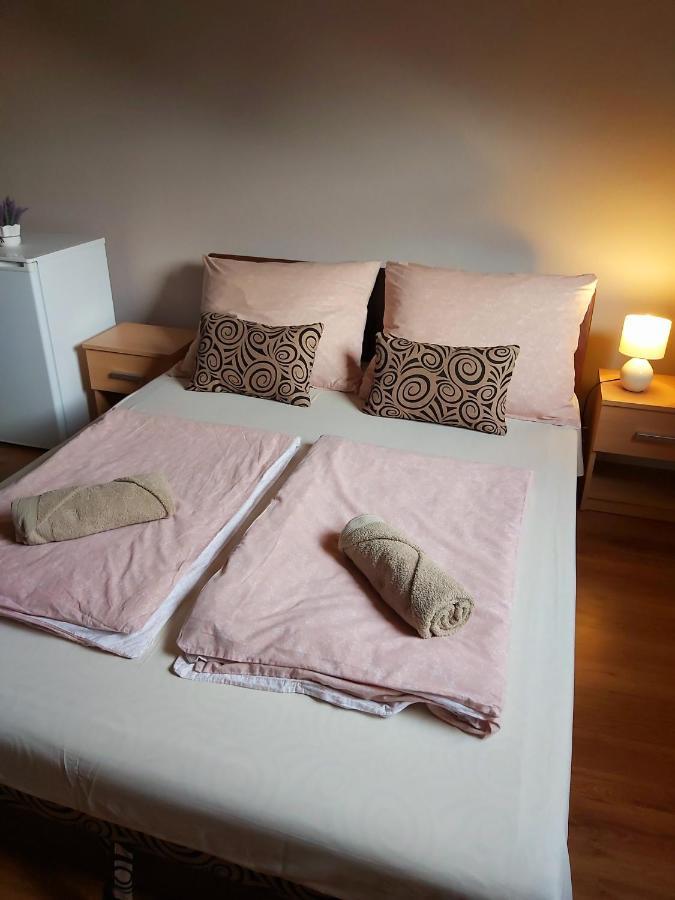 Luna Apartman Gyula Εξωτερικό φωτογραφία