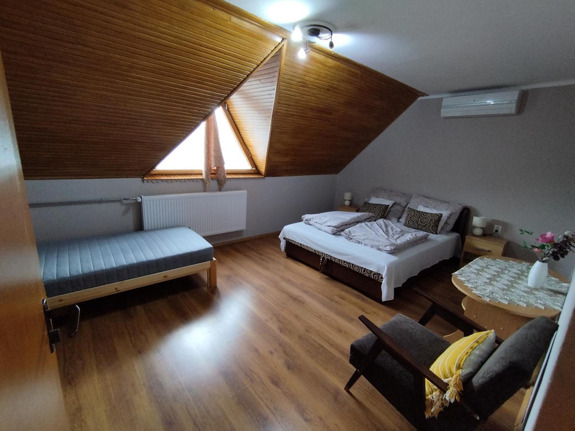 Luna Apartman Gyula Εξωτερικό φωτογραφία